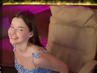 LovelyyLilu's Live Sex Cam Show