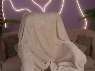 LovelyyLilu's Live Sex Cam Show