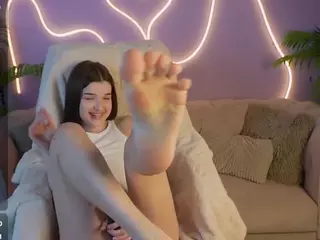 LovelyyLilu's Live Sex Cam Show