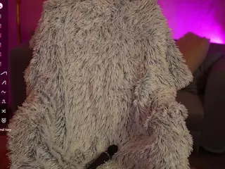 LovelyyLilu's Live Sex Cam Show
