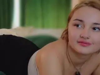 ElwynaHiatt's Live Sex Cam Show