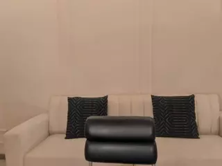 MilaLawrenceX's Live Sex Cam Show
