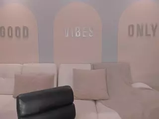 MilaLawrenceX's Live Sex Cam Show