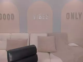 MilaLawrenceX's Live Sex Cam Show