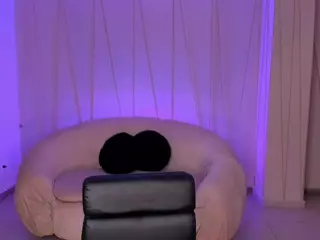 MilaLawrenceX's Live Sex Cam Show