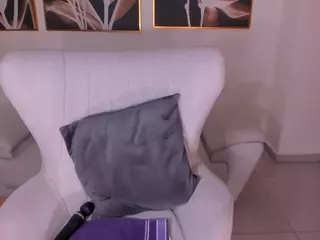 MilaLawrenceX's Live Sex Cam Show