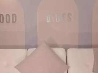 MilaLawrenceX's Live Sex Cam Show