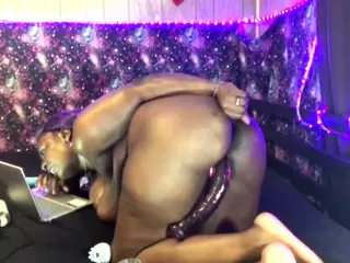 qnibee's Live Sex Cam Show
