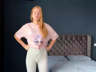 ElwynaCordner's Live Sex Cam Show