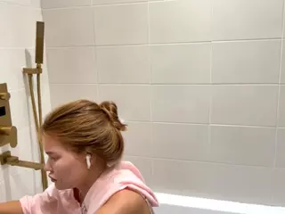 ElwynaCordner's Live Sex Cam Show
