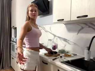 ElwynaCordner's Live Sex Cam Show