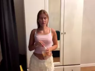 ElwynaCordner's Live Sex Cam Show