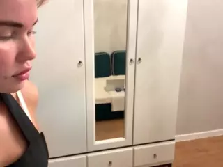 ElwynaCordner's Live Sex Cam Show