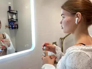 ElwynaCordner's Live Sex Cam Show