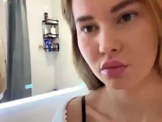 ElwynaCordner's Live Sex Cam Show