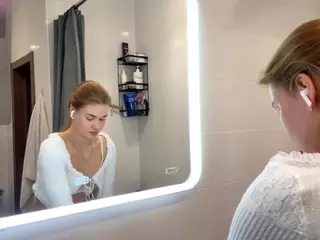 ElwynaCordner's Live Sex Cam Show