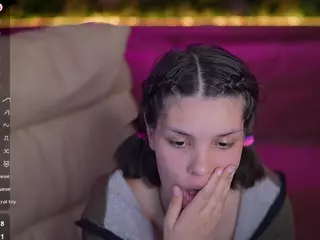 HarlyBell's Live Sex Cam Show