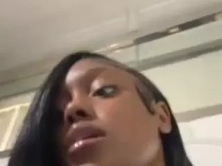 sapphireduh2's Live Sex Cam Show