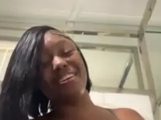 sapphireduh2's Live Sex Cam Show