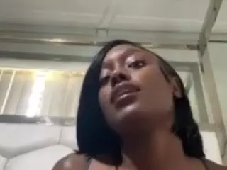 sapphireduh2's Live Sex Cam Show