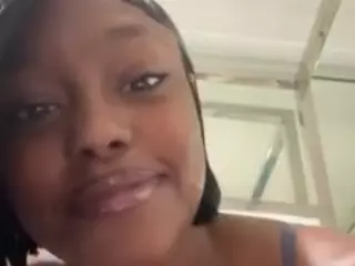 sapphireduh2's Live Sex Cam Show
