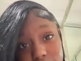 sapphireduh2's Live Sex Cam Show