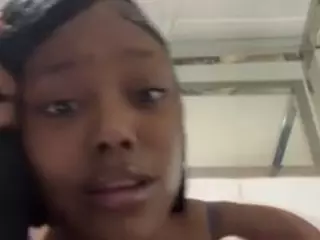 sapphireduh2's Live Sex Cam Show