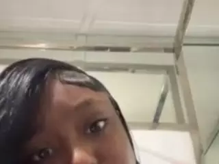 sapphireduh2's Live Sex Cam Show
