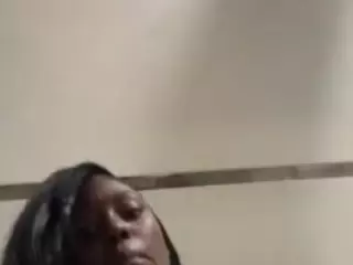 sapphireduh2's Live Sex Cam Show