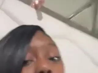 sapphireduh2's Live Sex Cam Show