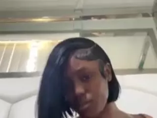 sapphireduh2's Live Sex Cam Show