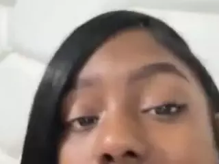 sapphireduh2's Live Sex Cam Show