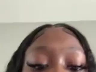 sapphireduh2's Live Sex Cam Show