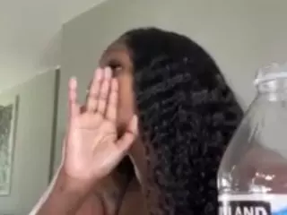 sapphireduh2's Live Sex Cam Show