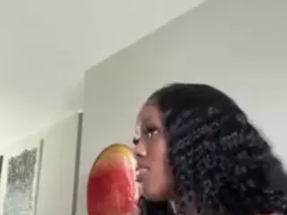 sapphireduh2's Live Sex Cam Show