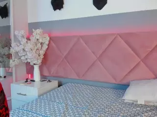 Karolinee's Live Sex Cam Show