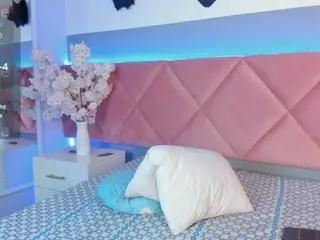 Karolinee's Live Sex Cam Show