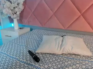 Karolinee's Live Sex Cam Show