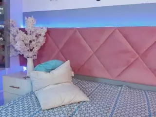 Karolinee's Live Sex Cam Show