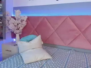 Karolinee's Live Sex Cam Show