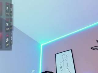 Live cam show with Karolinee