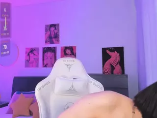 YourBabyLuna18's Live Sex Cam Show