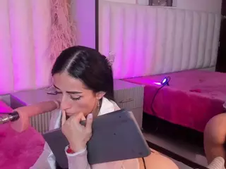 Nicolleroses's Live Sex Cam Show