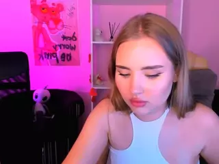 amelia-shiny's Live Sex Cam Show