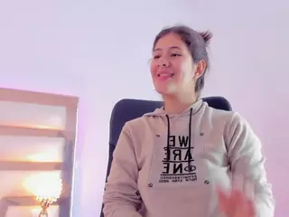 Miaqueen021's Live Sex Cam Show
