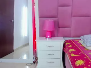 Miaqueen021's Live Sex Cam Show