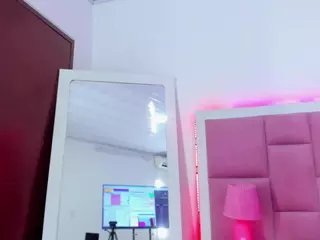 Miaqueen021's Live Sex Cam Show