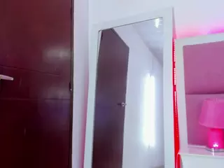 Miaqueen021's Live Sex Cam Show