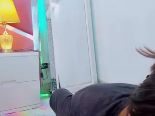 Miaqueen021's Live Sex Cam Show