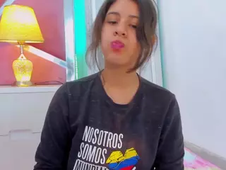Miaqueen021's Live Sex Cam Show